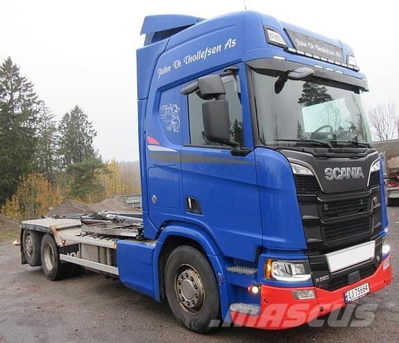 Scania R520 6x2*4 Demountable trucks