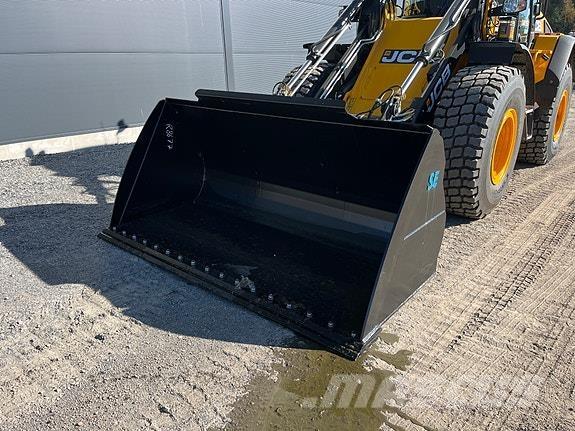  SE Universal Farm machinery