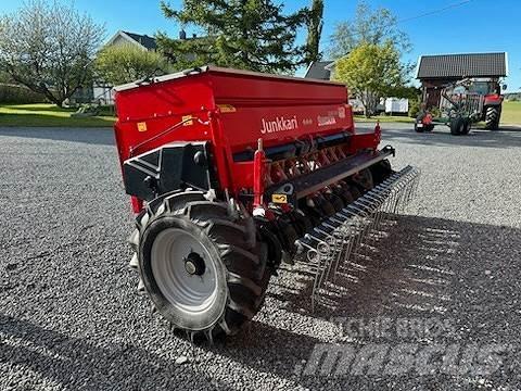 Simulta 2500LB Mineral spreaders