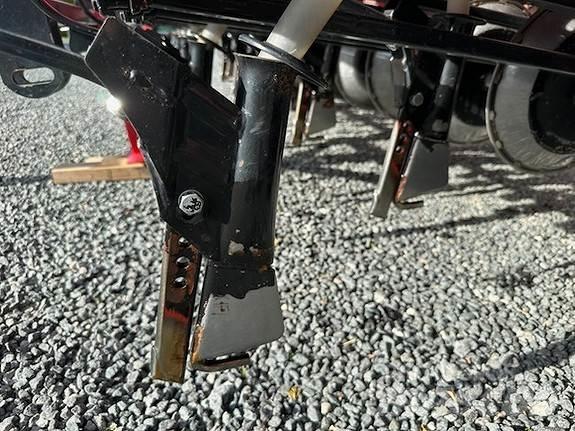 Simulta 2500LB Mineral spreaders