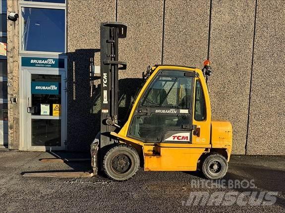 TCM FD30 Diesel trucks