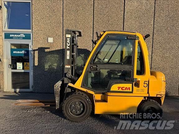 TCM FD32 Diesel trucks