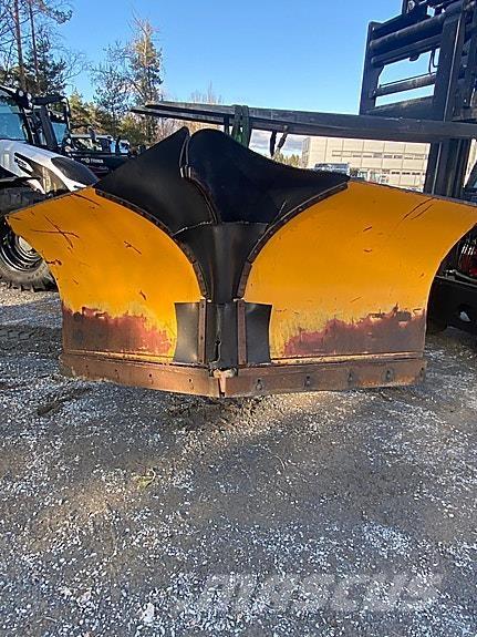 Tellefsdal 2700 V Snow blades and plows