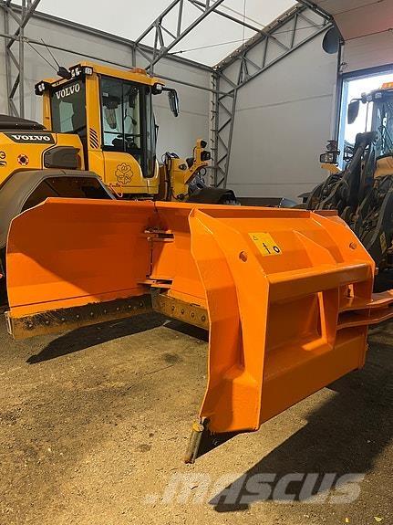 Tellefsdal H2 5200 Snow blades and plows