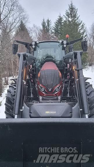 Valtra G135A Tractors