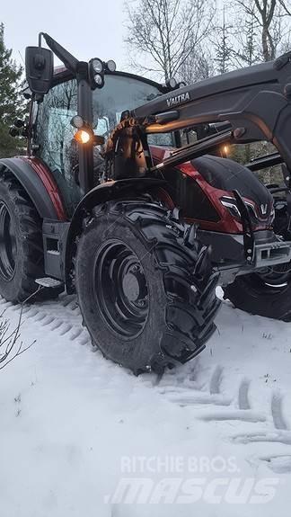 Valtra G135A Tractors