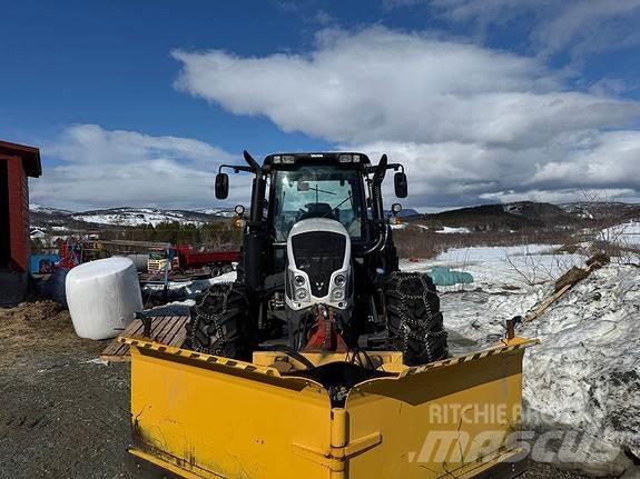 Valtra N123 Tractors