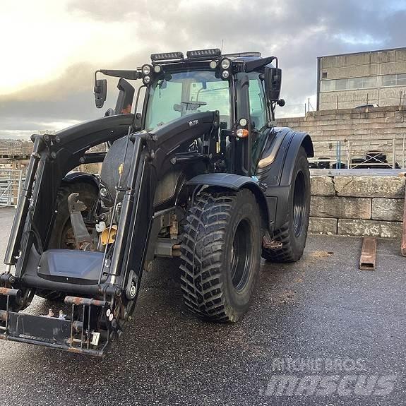 Valtra N174 Tractors