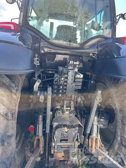 Valtra T 214 Tractors