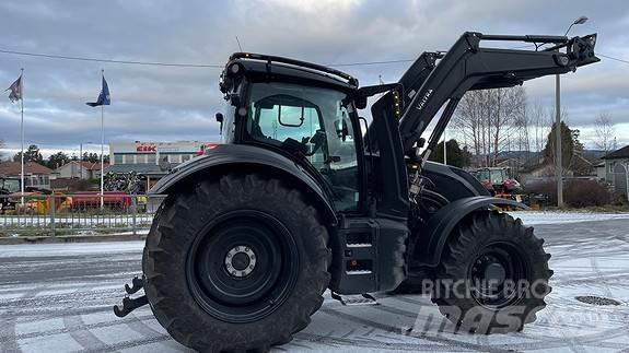 Valtra T235 Tractors