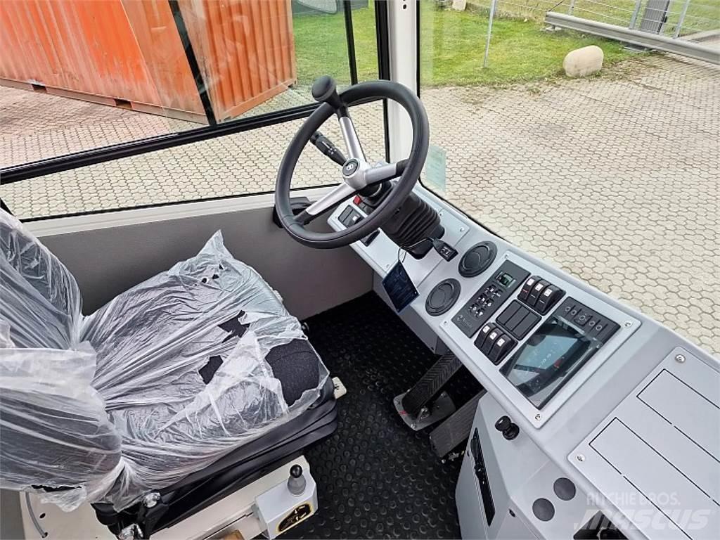 Mafi T230 Terminal tractors