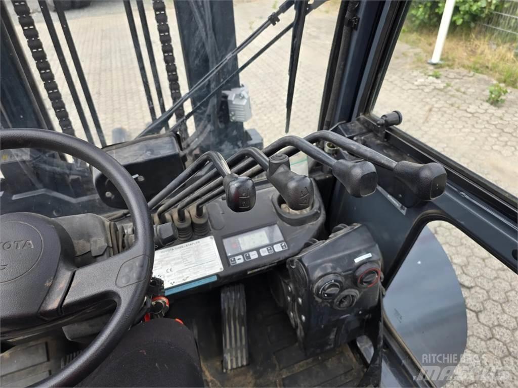 Toyota 8FD70F Diesel trucks