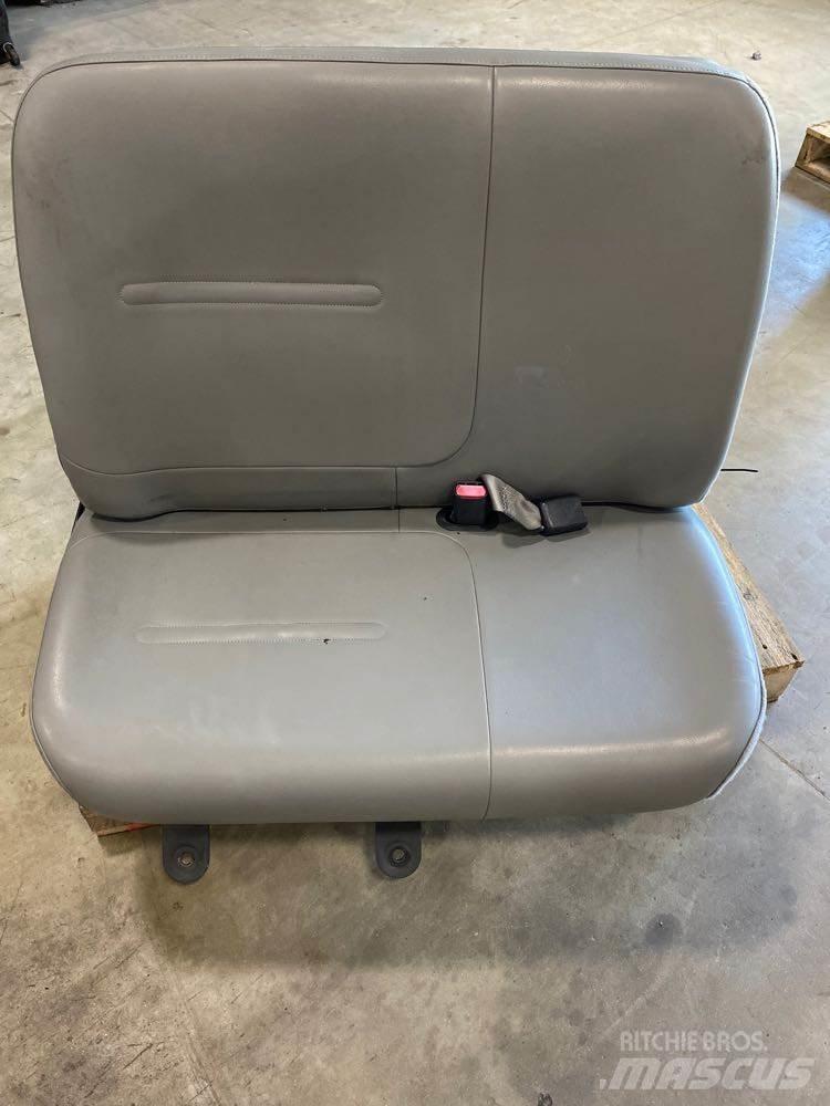 Ford F750 Other components