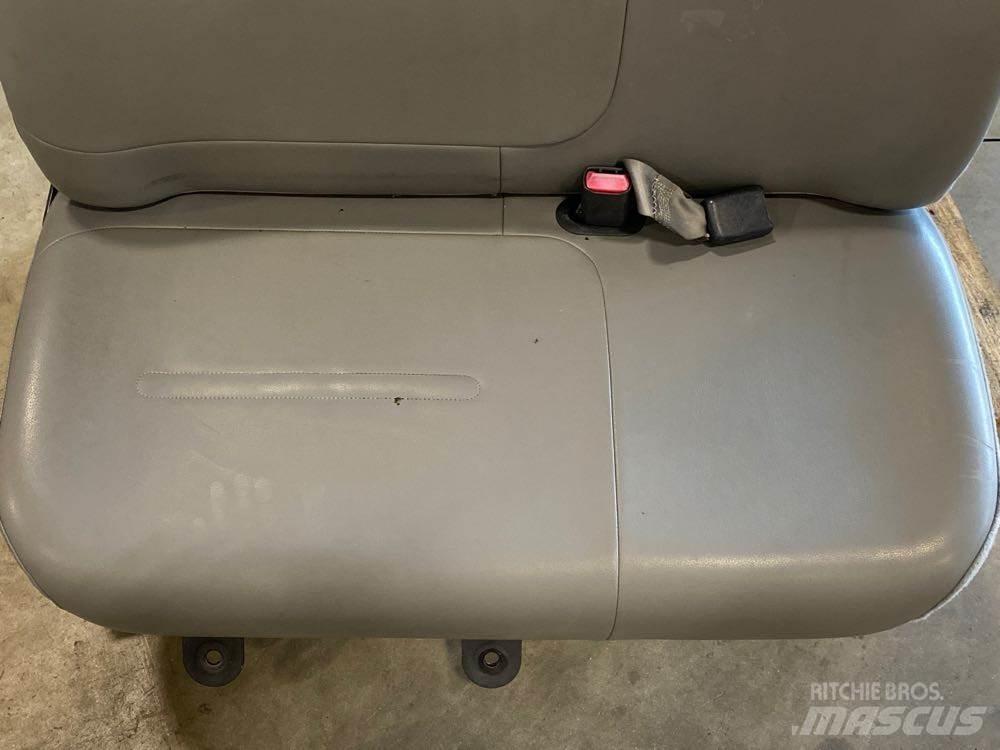 Ford F750 Other components