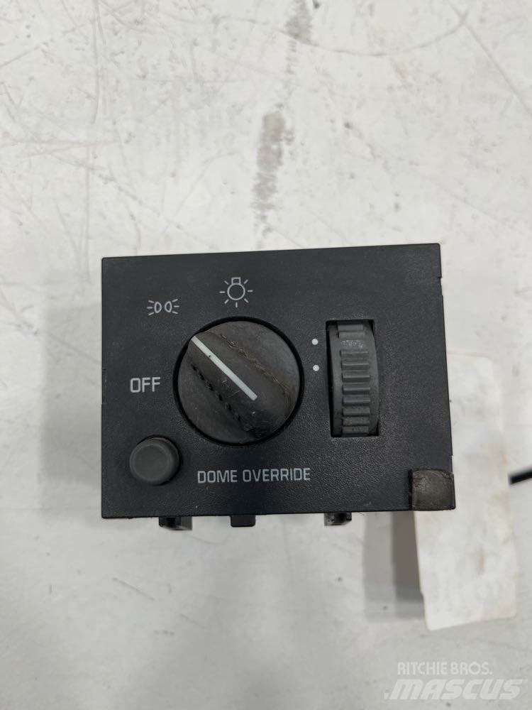 GMC C6500 Electronics