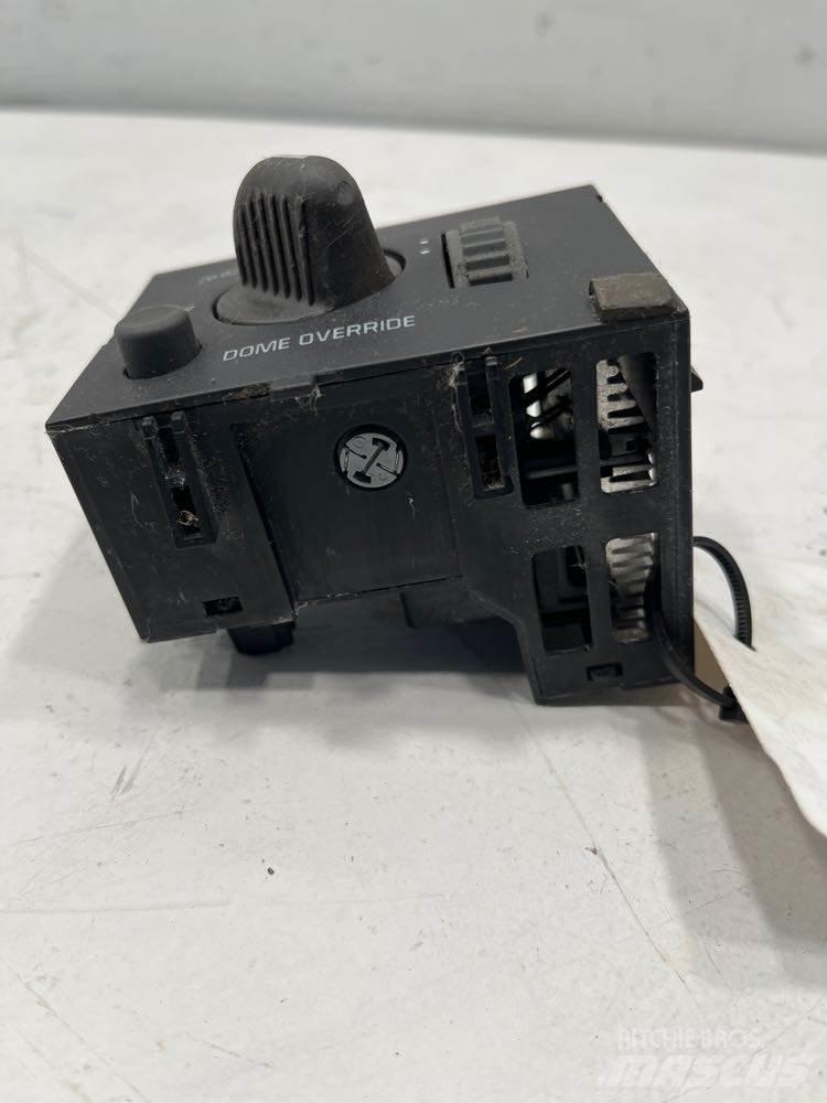 GMC C6500 Electronics