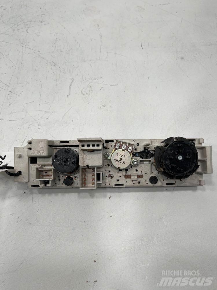 GMC C6500 Electronics