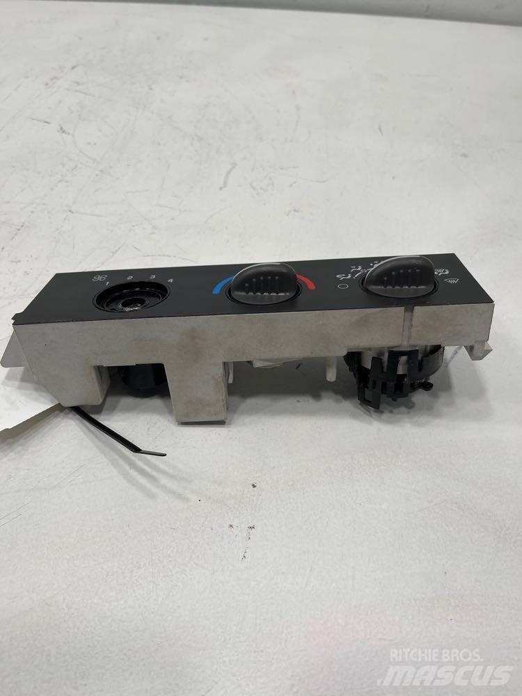 GMC C6500 Electronics