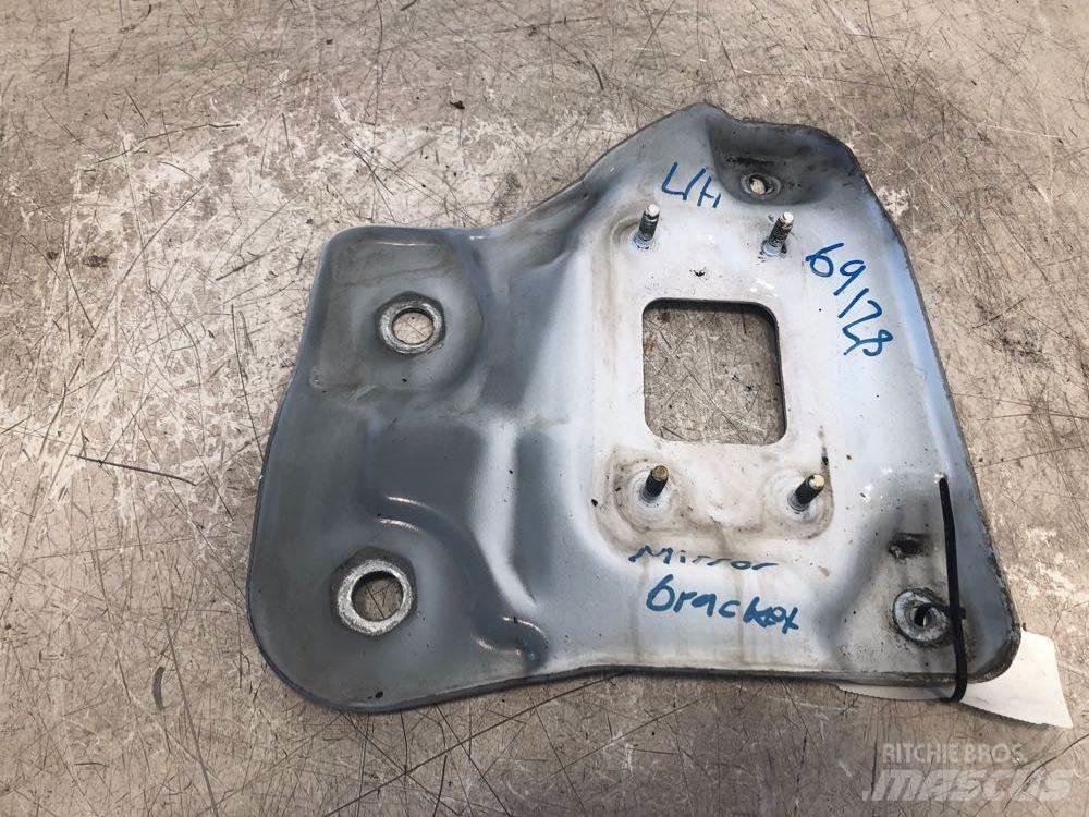 GMC C7500 Other components