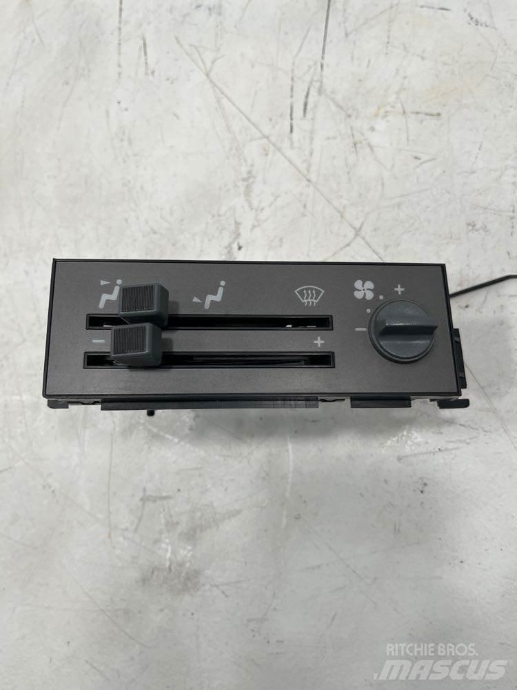 GMC C7500 Electronics
