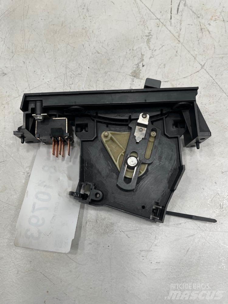 GMC C7500 Electronics
