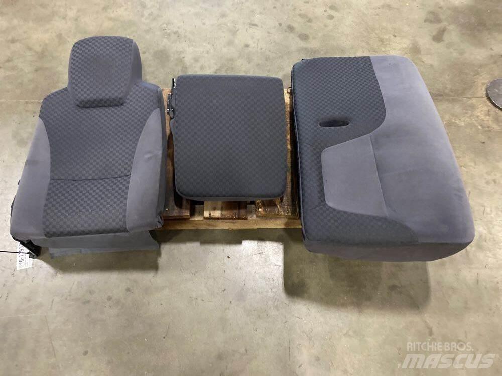 Isuzu NPR Other components