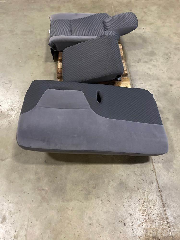 Isuzu NPR Other components