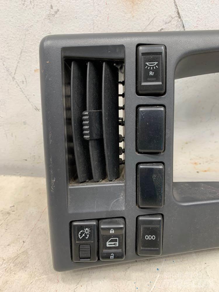 Isuzu NPR Other components