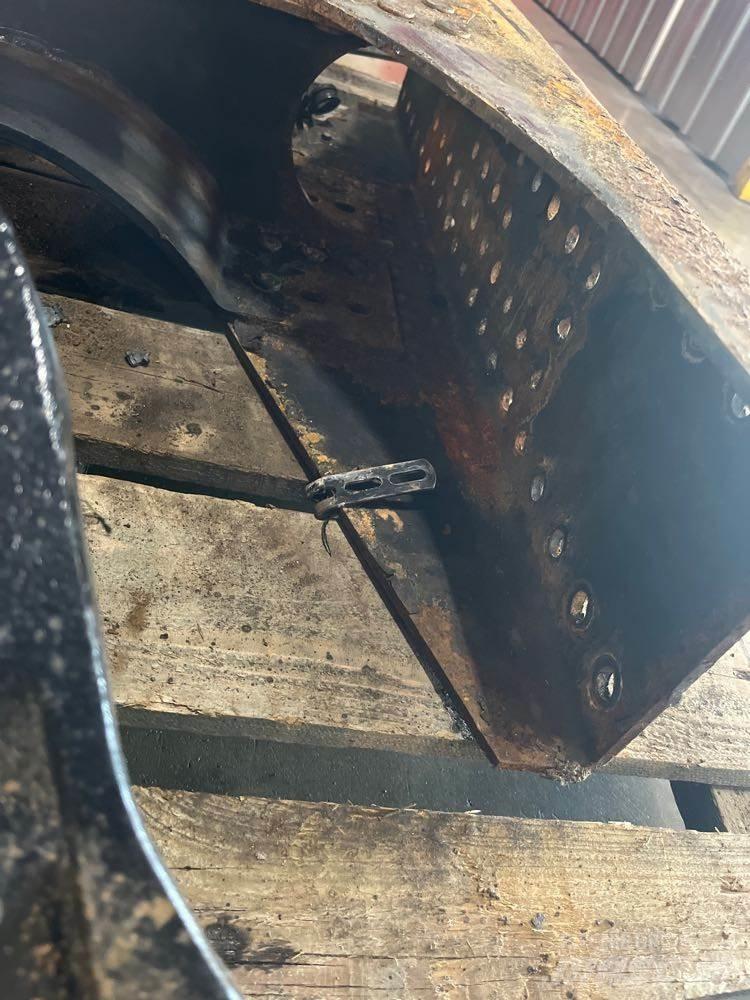 Mack  Chassis and suspension