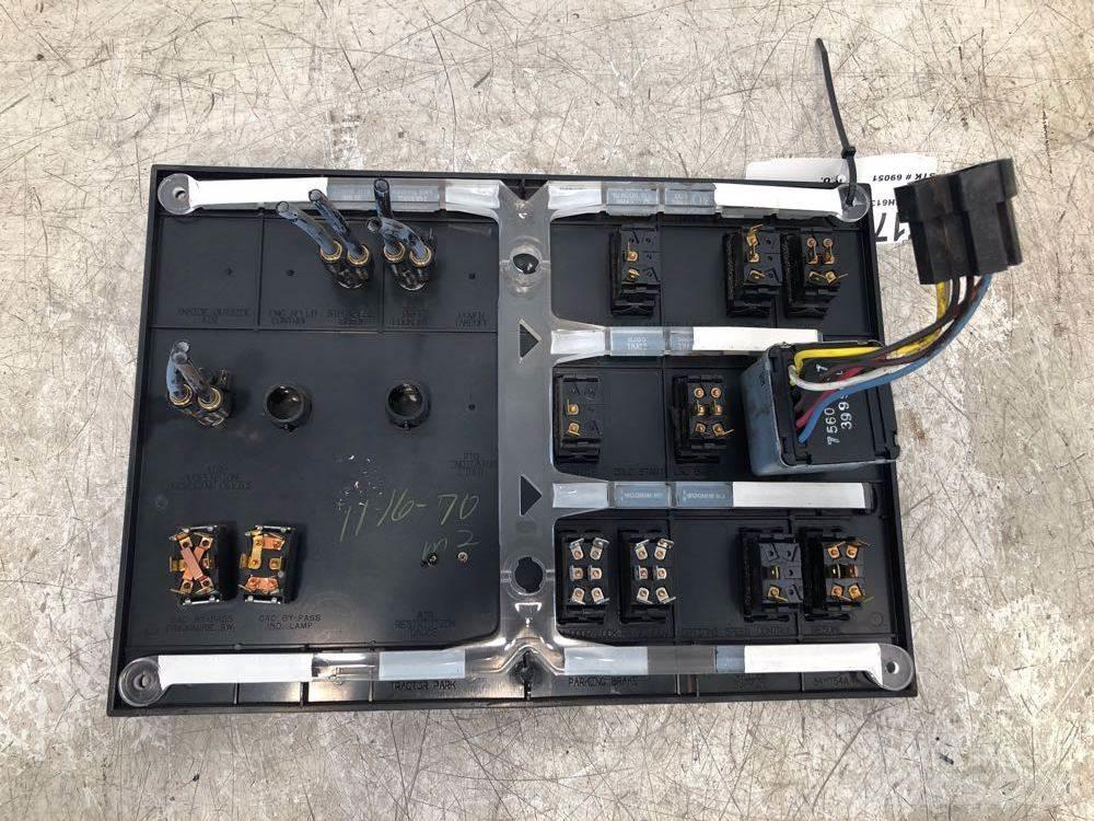 Mack CH613 Electronics