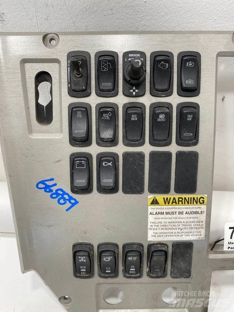 Mack CXU Electronics