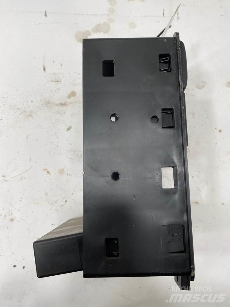 Mack CXU Electronics