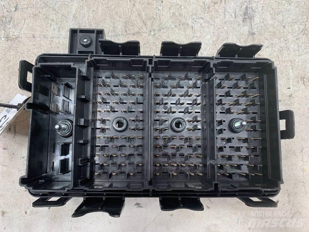 Mack CXU Electronics