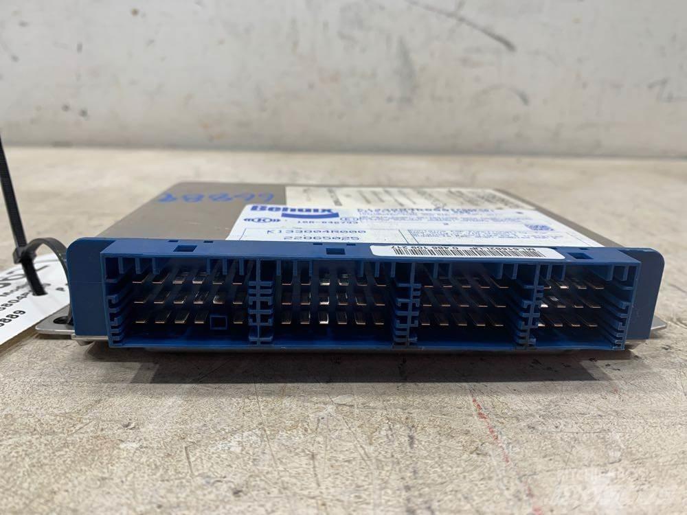 Mack CXU Electronics