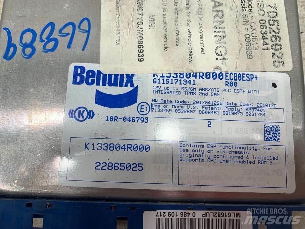 Mack CXU Electronics