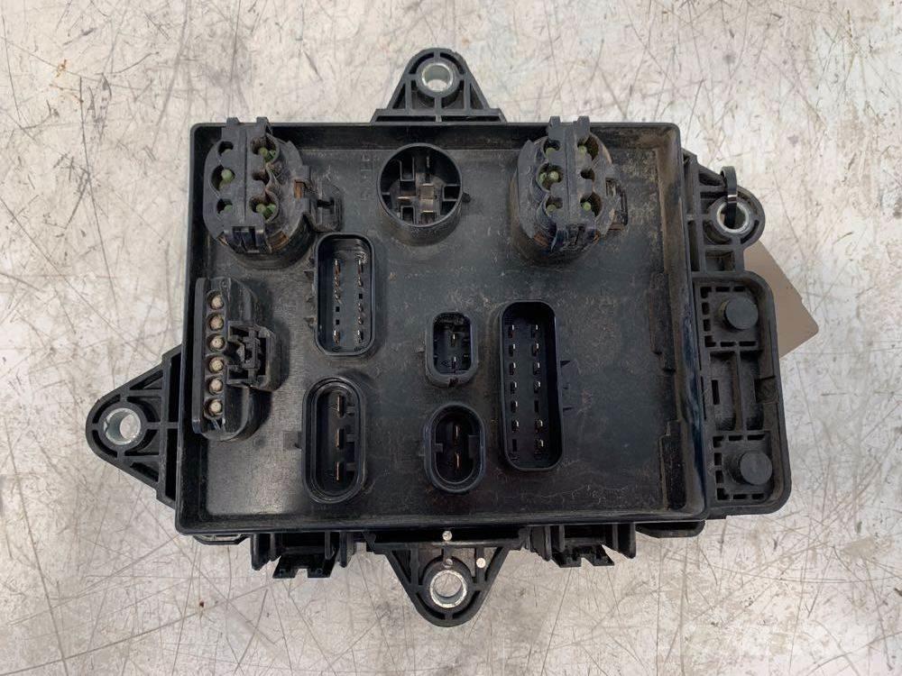 Volvo VNL Electronics