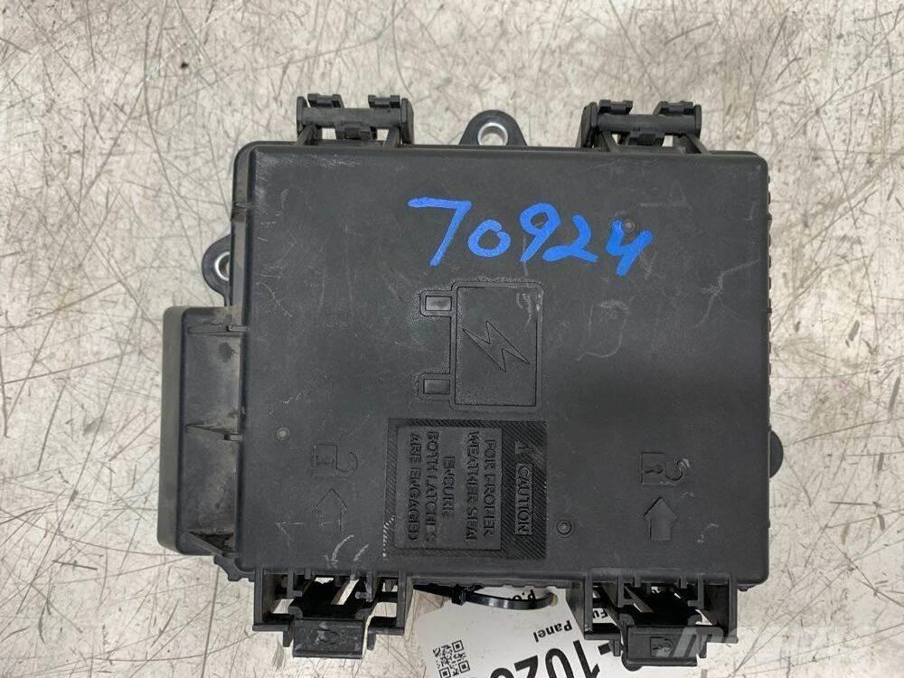 Volvo VNL Electronics