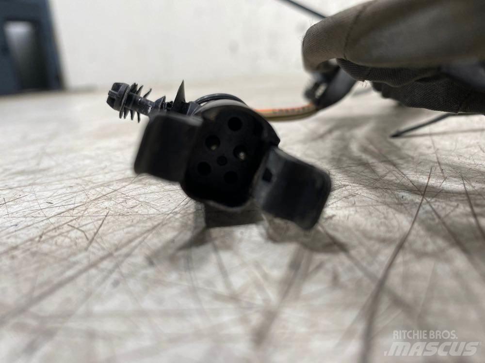 Volvo VNL Other components