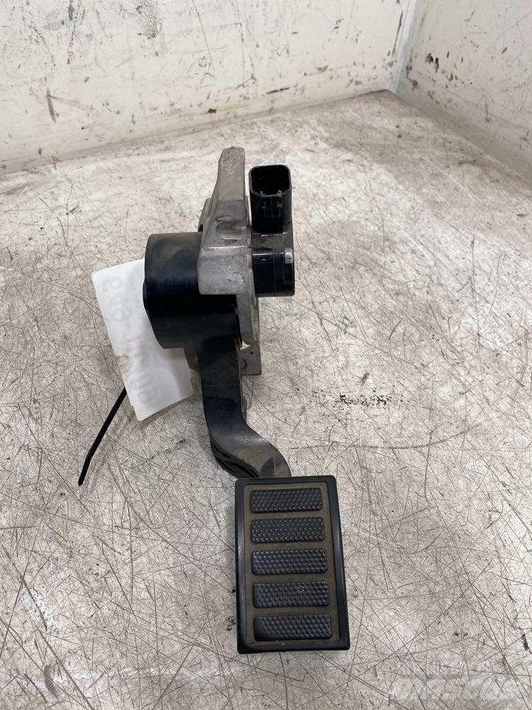 Volvo VNL Other components