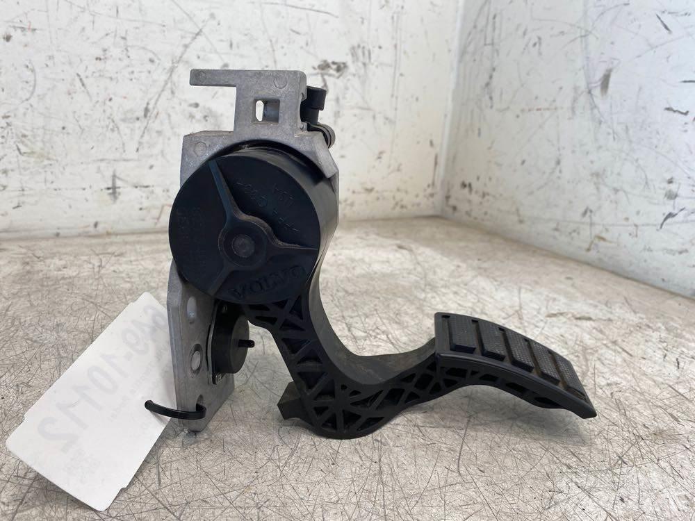 Volvo VNL Other components