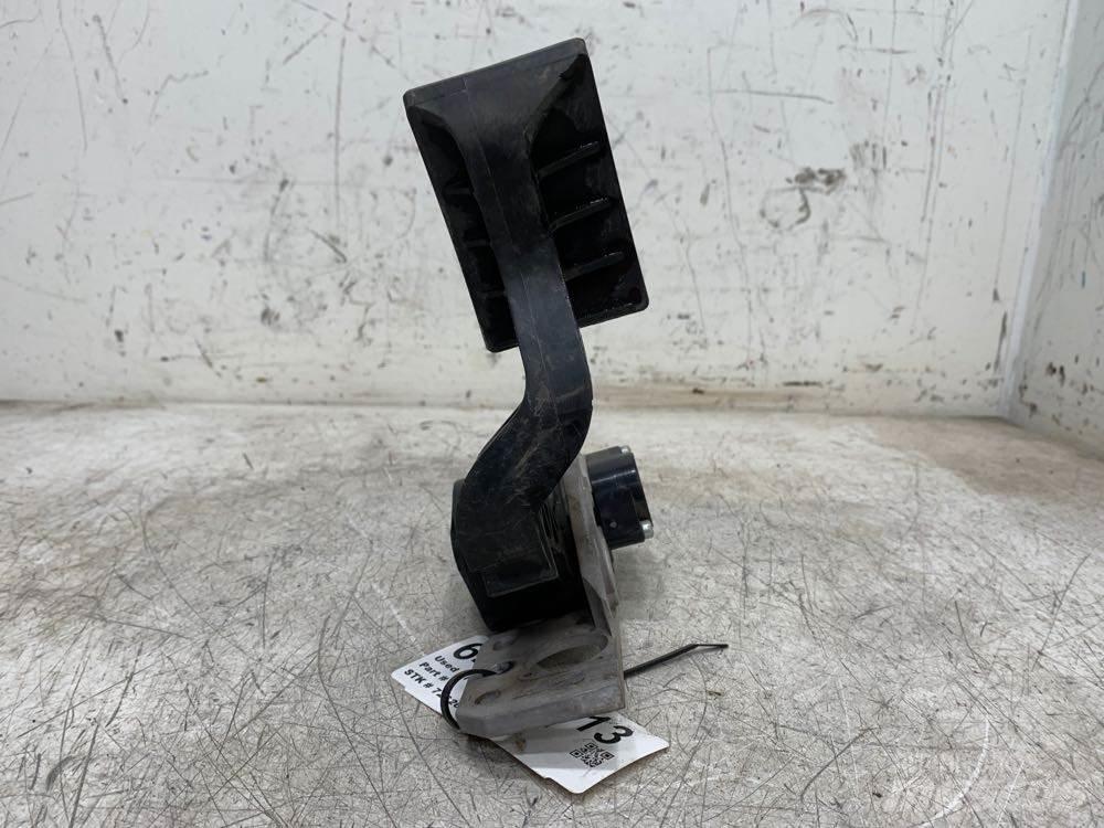 Volvo VNL Other components