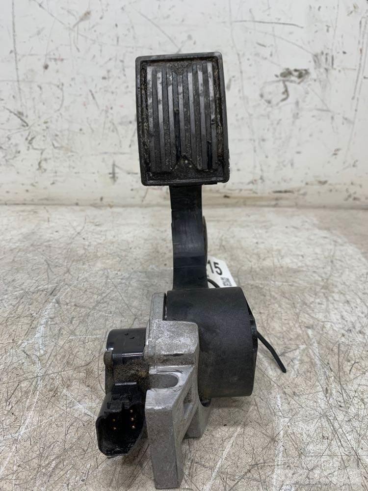 Volvo VNL Other components
