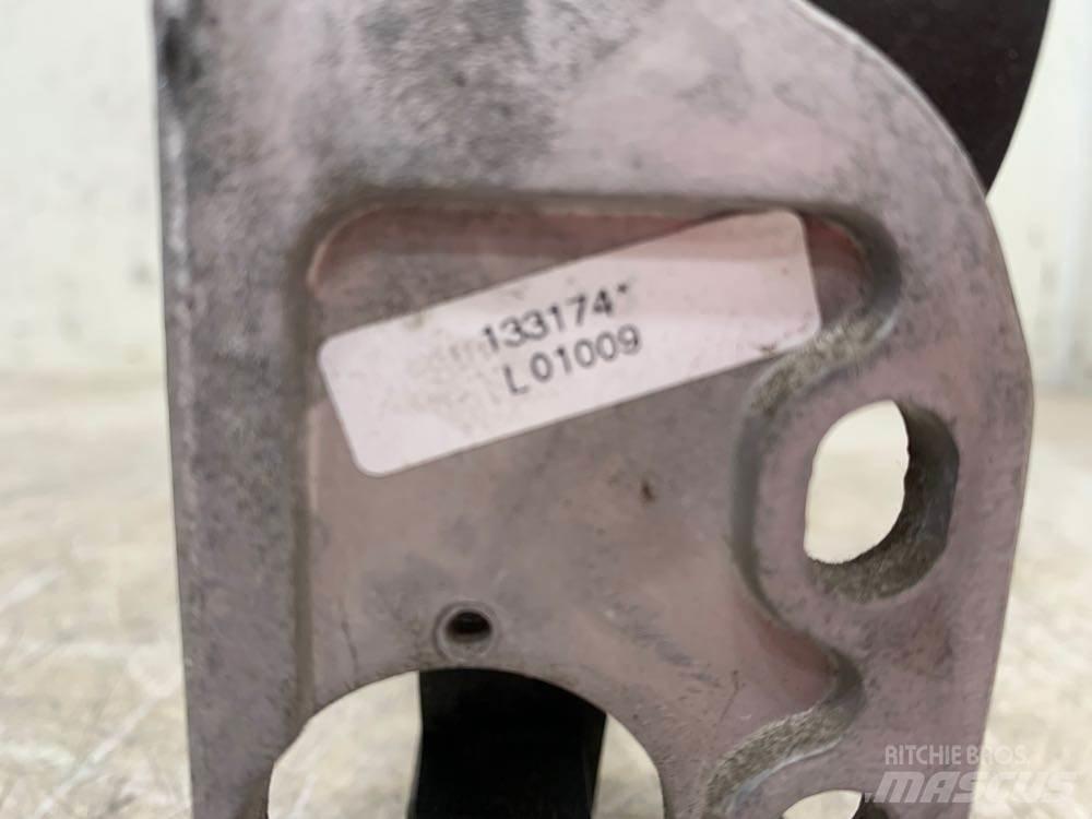 Volvo VNL Other components