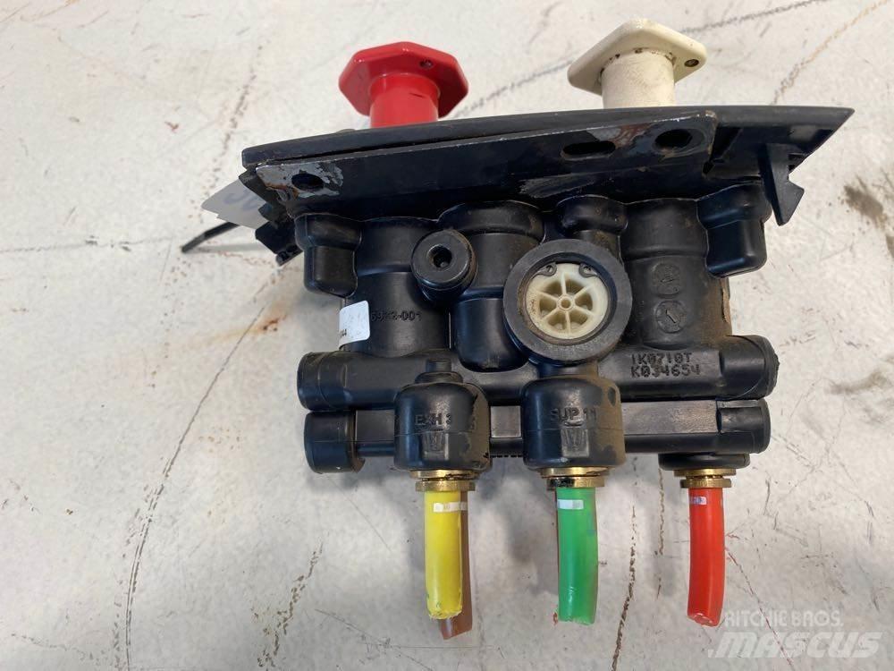 Volvo VNL Other components