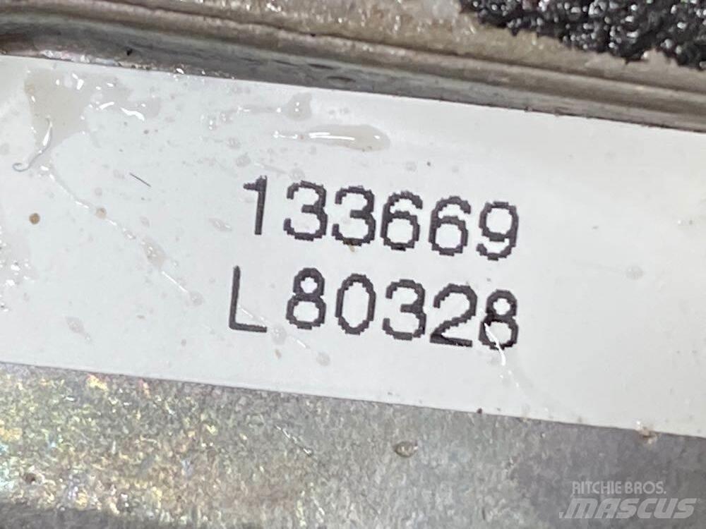 Volvo VNL Other components