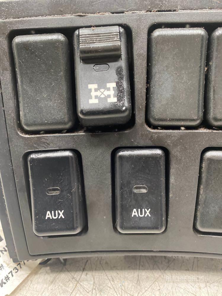 Volvo VNL Electronics