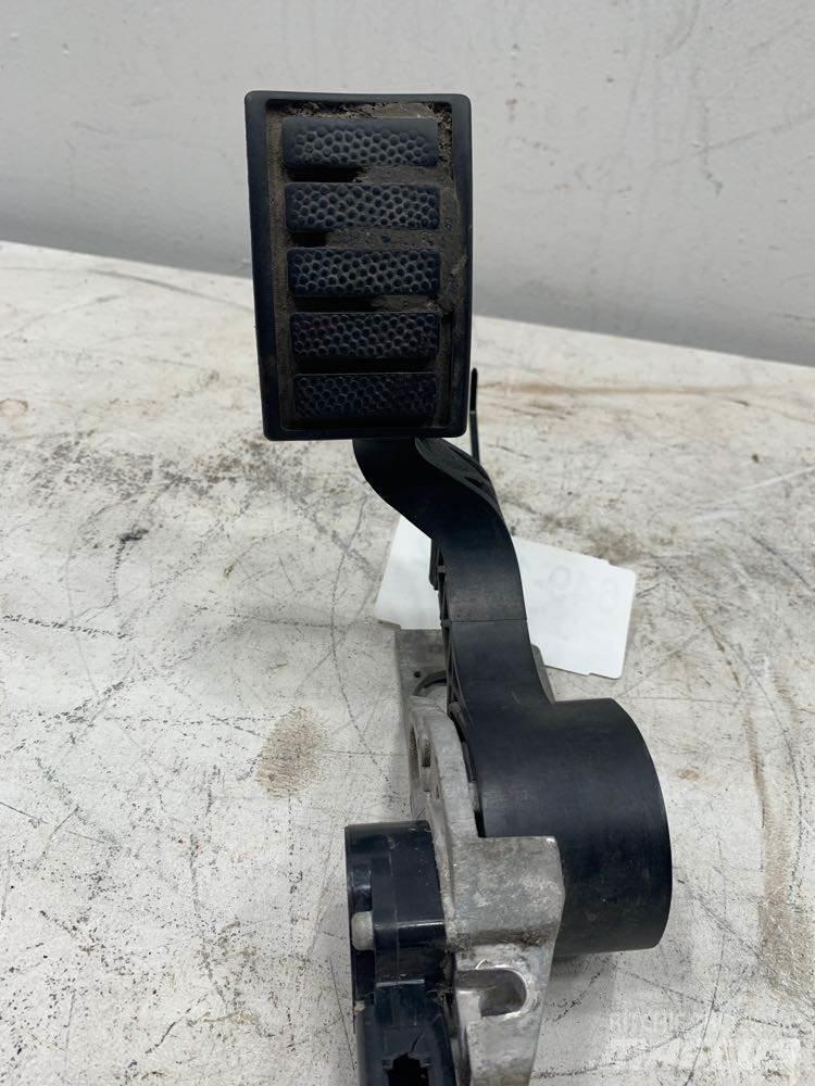 Volvo VNL Other components