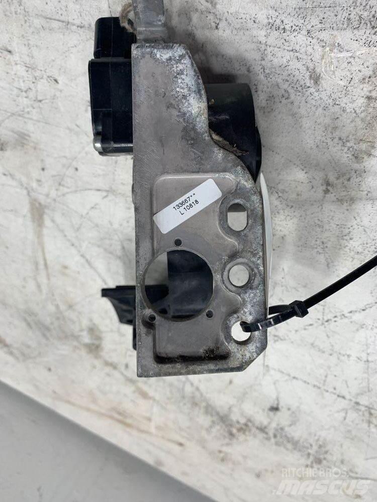 Volvo VNL Other components