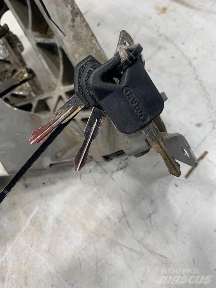 Volvo VNL Other components