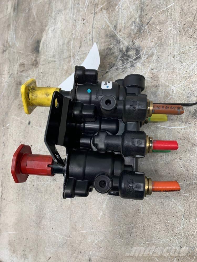 Volvo VNL Other components